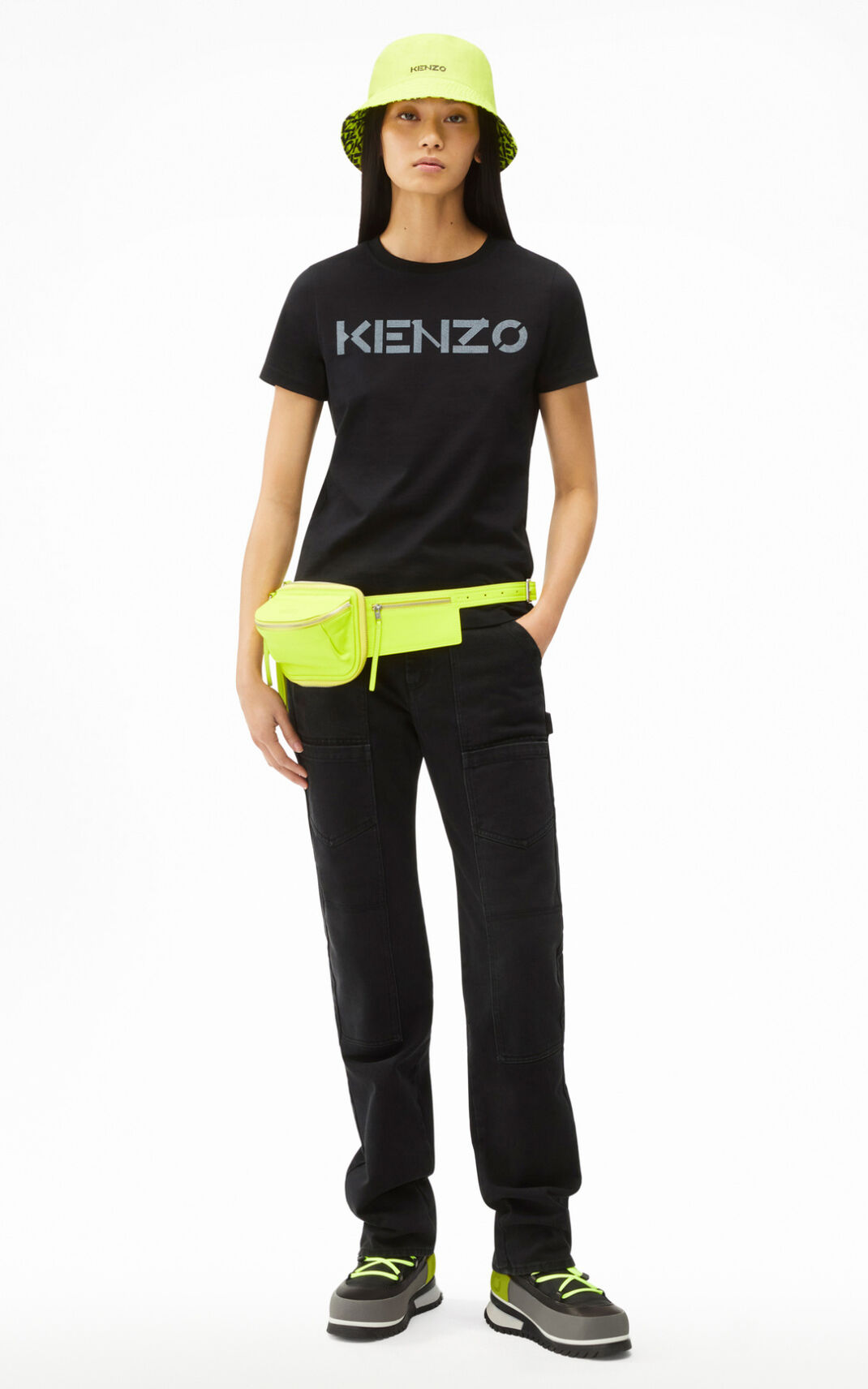 Camiseta Kenzo Logo Feminino - Pretas | 649TXURKM